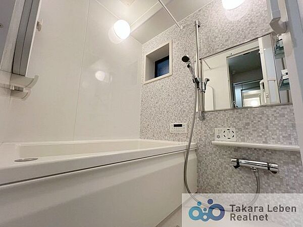 雨の日もお洗濯が可能、寒い冬場も暖かい浴室乾燥暖房機付きユニットバス