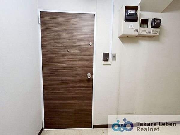落ち着いた雰囲気の玄関。毎日の外出や帰宅の際にも気持ちを落ち着かせてくれる空間になりそうですね。