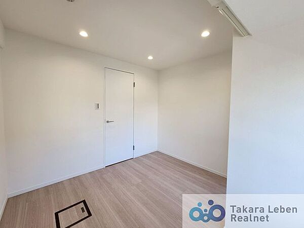 約5.2帖の洋室。子供部屋、リモートワークや作業部屋にも最適な空間です。