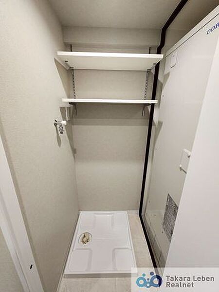 洗面所・脱衣スペースに洗濯機置き場があるので、効率よく家事ができます◎