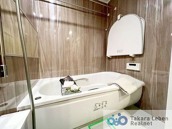 1日の疲れを取り心身を癒すことができる住まいの中のリラクゼーション空間。心からゆったりと寛いでいただけるよう、落ち着いたバスルームになっています。