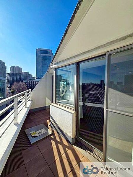 爽やかな風が吹き、採光にも恵まれてますので思わずお部屋の外へ出たくなる、そんなバルコニーです。心地良さに包まれ、日々の暮らしをより鮮やかに彩ります。