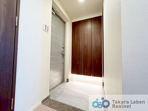 清潔感のある玄関がお出迎え♪玄関を開けた時に楽しい新生活を予感させます。