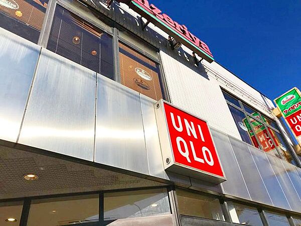 ユニクロ世田谷上町店 徒歩6分。 450m