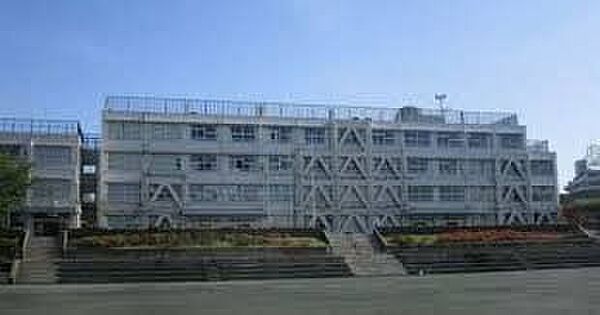 世田谷区立瀬田中学校 徒歩17分。 1290m