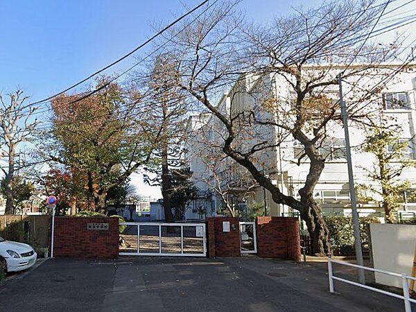中野区立第五中学校 徒歩9分。 700m