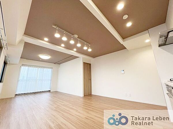 毎日のお食事やティータイム、読書やお昼寝など、なんでも受け入れてくれる自由で心地良いリビング。プライベートタイムの満足感を大きく高められる空間です。