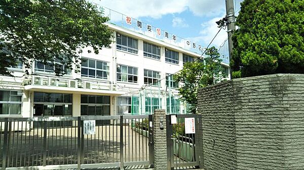中野区立緑野小学校 徒歩4分。 250m