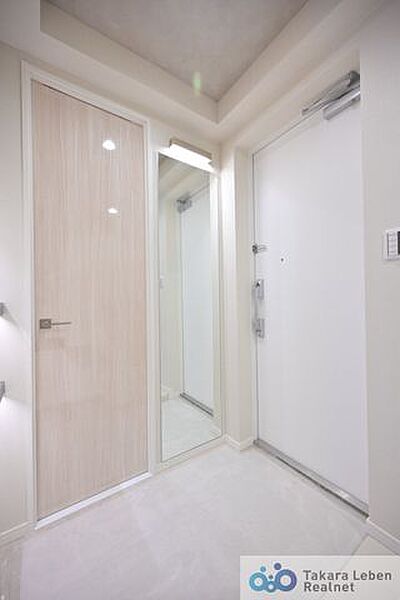 清潔感のある玄関がお出迎え♪玄関を開けた時に楽しい新生活を予感させます。