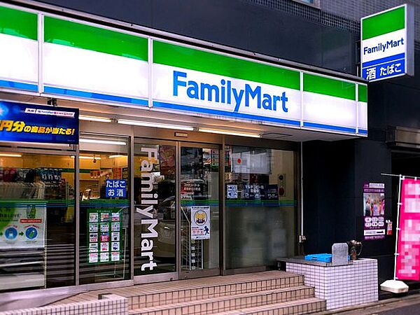 ファミリーマート新宿新小川町店 徒歩2分。 110m