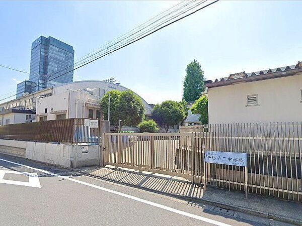 新宿区立牛込第三中学校 徒歩22分。 1740m