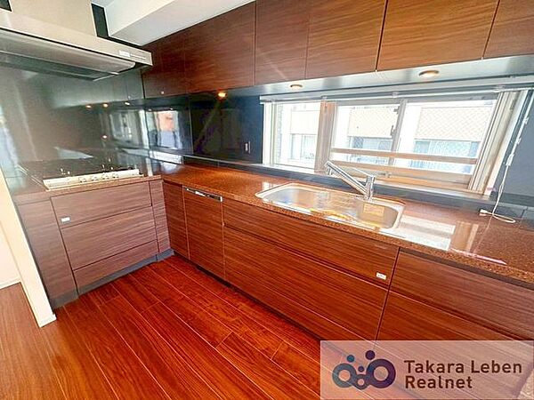 ご夫婦やご家族で並んでお料理ができるよう十分なスペースを確保しました。