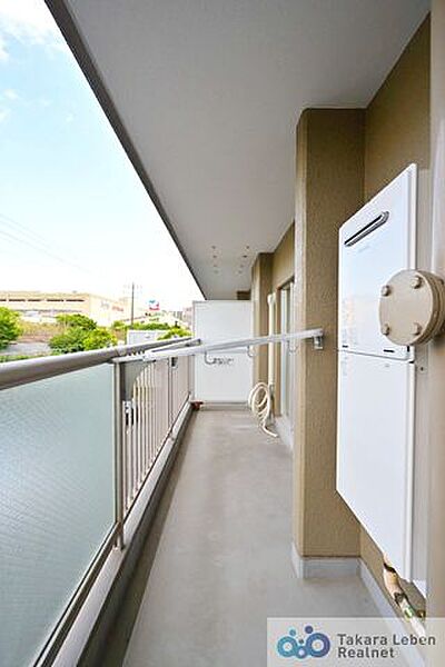 洋室約5.3帖：クローゼットをご用意。タンスなどを置かなくてもいいので、お部屋を広く使えます。