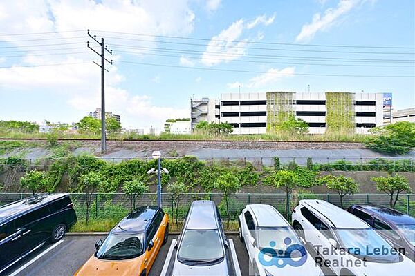 住居からの眺望。心地の良い風をお部屋に取り込んでくれ、日々の生活がより豊かになります。