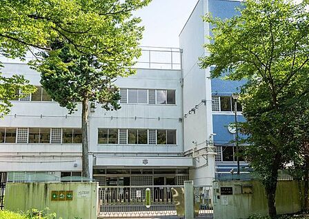 新宿区立東戸山小学校 徒歩4分。 270m