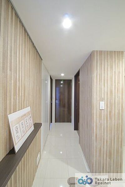 住まいの顔となる玄関は、来客時にも好印象を与えるすっきりとした空間です。