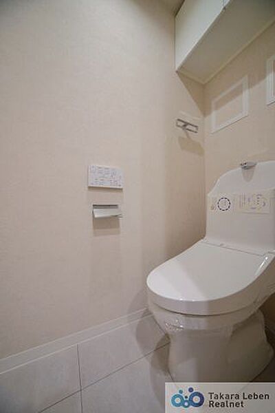 清潔感のあるトイレは、お手入れのしやすさにも配慮された使い勝手の良い空間です。