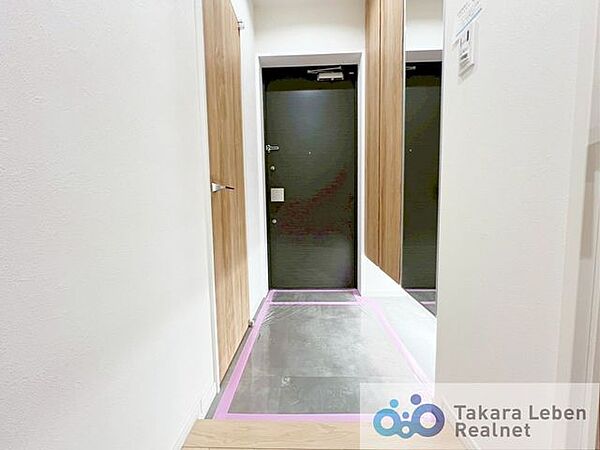 帰宅するたびに心が和む、落ち着きと清潔感を感じられる玄関空間です。
