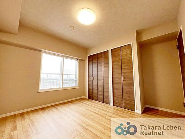 洋室約6.5帖。寝室は一日の疲れを癒す休息の場所。適度な採光と通風を確保する事で心地よい空間が生まれ、明日への活力とつながっていきます。