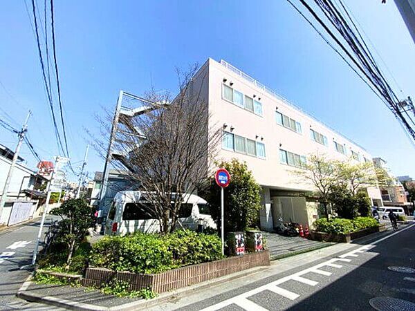 医療法人社団健友会中野共立病院 徒歩2分。 160m