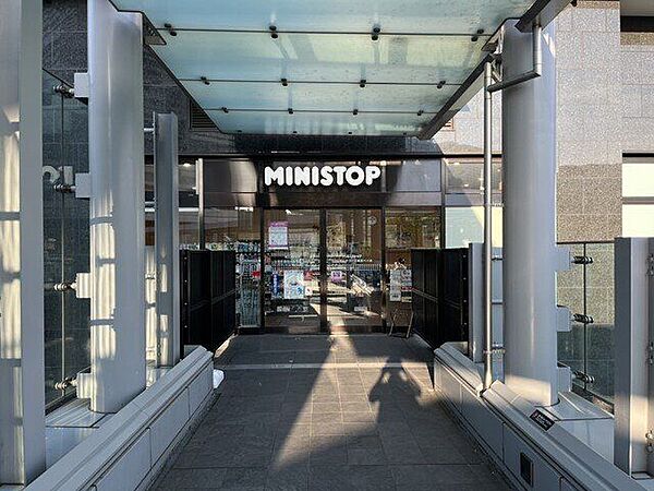 ミニストップシティタワーズ東京ベイ店 徒歩6分。 420m