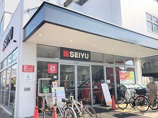 西友調布入間町店 徒歩9分。 660m