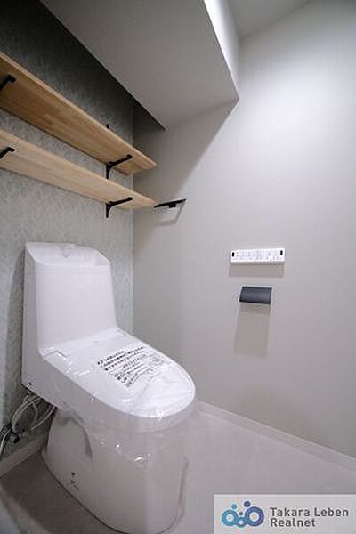 落ち着いた雰囲気のトイレ空間。毎日気持ちよく使えるよう清潔感にも配慮されています。