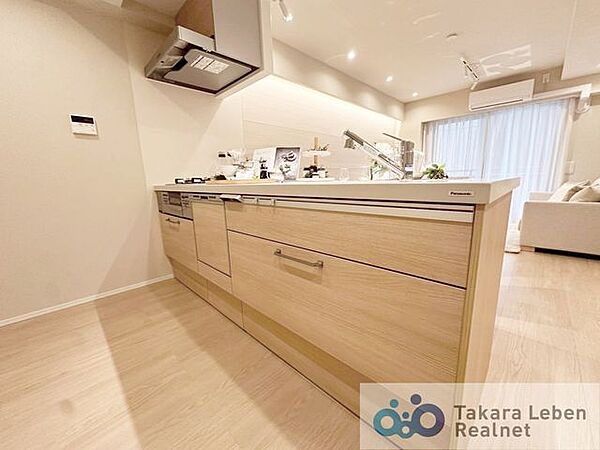 使い勝手に配慮されたキッチンは、毎日の料理時間をより楽しいものにしてくれます。
