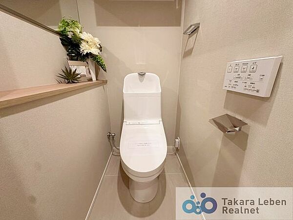 清潔感のあるトイレは、お手入れのしやすさにも配慮された使い勝手の良い空間です。