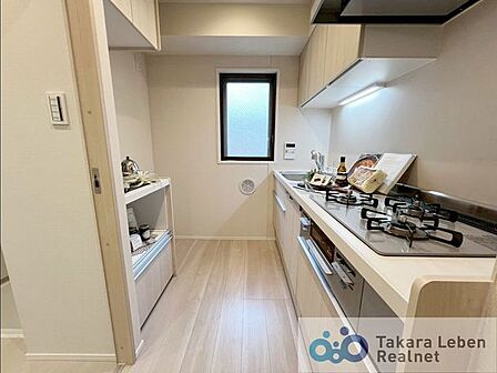 調理の幅が広がるグリル付きの3つ口コンロで、お料理がもっと楽しくなりますね♪
