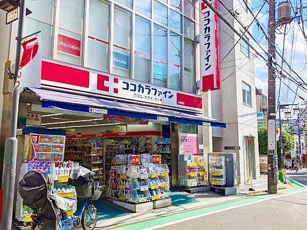 ココカラファイン参宮橋店 徒歩1分。 70m