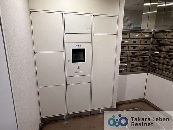 メールボックスコーナーも綺麗に整えられております。共用部分が清潔に保たれていると、マンション全体の品格が上がりますね。