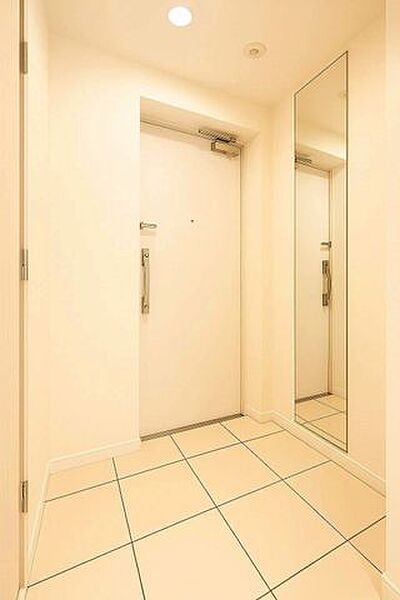 明るく清潔感のある玄関は、住まいの第一印象をやさしく彩ってくれます。