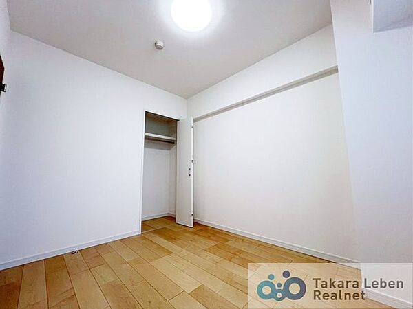 洋室約5.5帖：家具のレイアウトがしやすい居室で、自分らしい空間づくりを楽しめそうです。