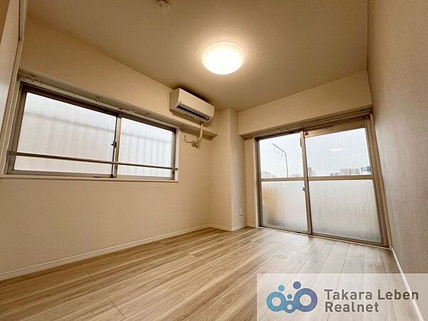 2面採光の開放感あるお部屋です。