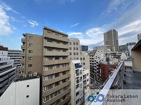 遮る建物なく見晴らしの良い眺望です。室内にも爽やかな風と心地の良い日差しが差し込みます。