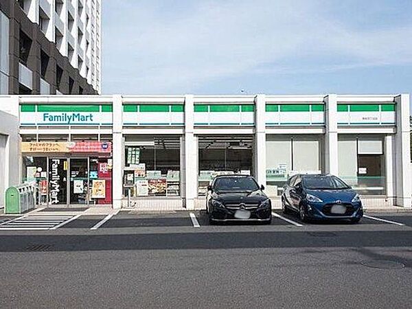 ファミリーマート港南四丁目店 徒歩4分。 300m