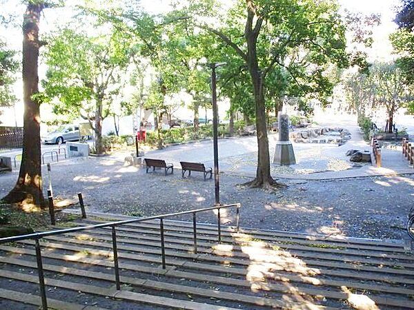 中根公園 徒歩4分。 290m