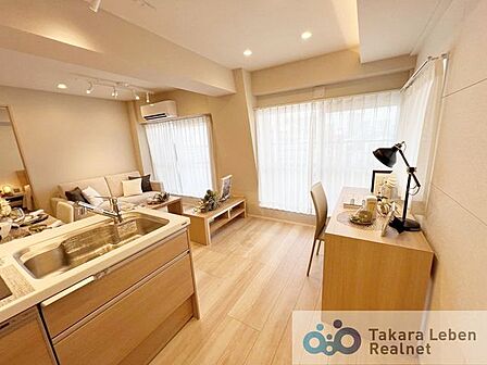 対面式キッチンは、家事をしながらご家族と会話したり、テレビを見ながらと、毎日の家事を楽しく行えます。