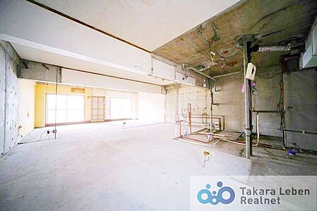 洋室約4.5帖(内装工事中の写真です)