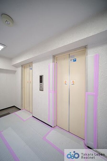 共用部にエレベーターを設置したマンションで、各階へのアクセスがスムーズ。日々の暮らしに配慮された設計です。