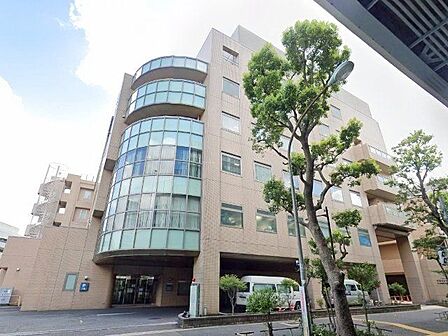 青藍会鈴木病院 徒歩22分。 1740m