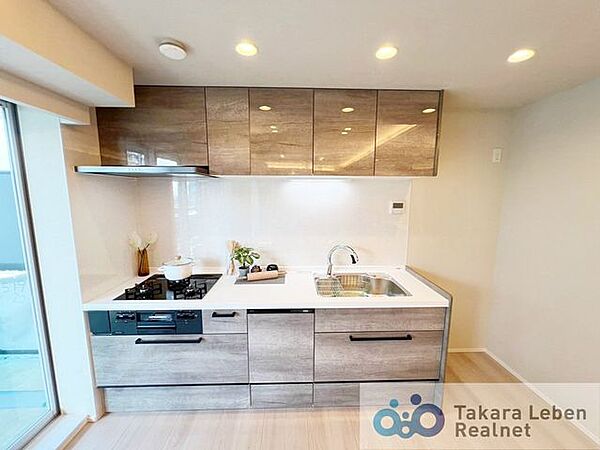 収納はスライド式の為、奥にしまい込んだ調理器具等の取り出しもスムーズに行えるため、調理がはかどりますね