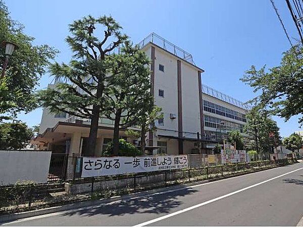目黒区立目黒南中学校 徒歩12分。 910m