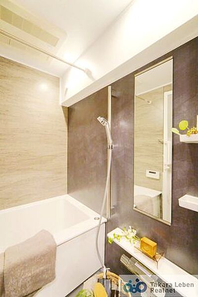 ゆったり湯船に浸かりたい人も、ササっとシャワーで済ませたい人も。住まわれる方、皆が心地よくお過ごしいただけるバスルームです。