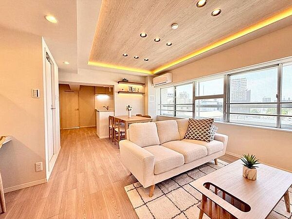 家族だけのプライベートタイムを心地よく過ごせる、約18.8帖のリビング空間。住まう方のライフスタイルを尊重し、オンリーワンの空間を創り出します。