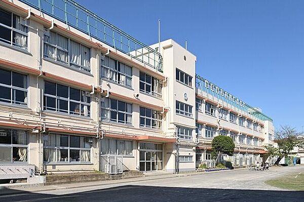 世田谷区立山崎小学校 徒歩10分。 730m