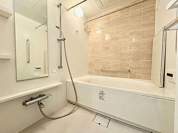 ゆったり湯船に浸かりたい人も、ササっとシャワーで済ませたい人も。住まわれる方、皆が心地よくお過ごしいただけるバスルームです。