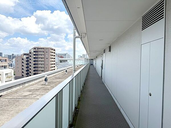 共用部の管理状態も良好で、すっきりとした印象のマンション。住まいとしての基本が丁寧に整えられています。