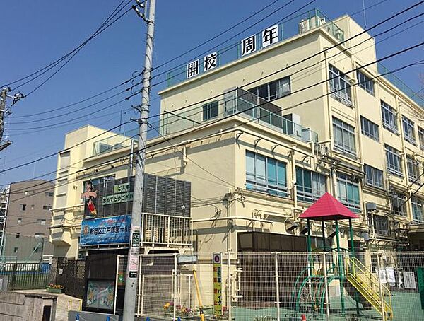 新宿区立戸塚第一小学校 徒歩6分。 410m